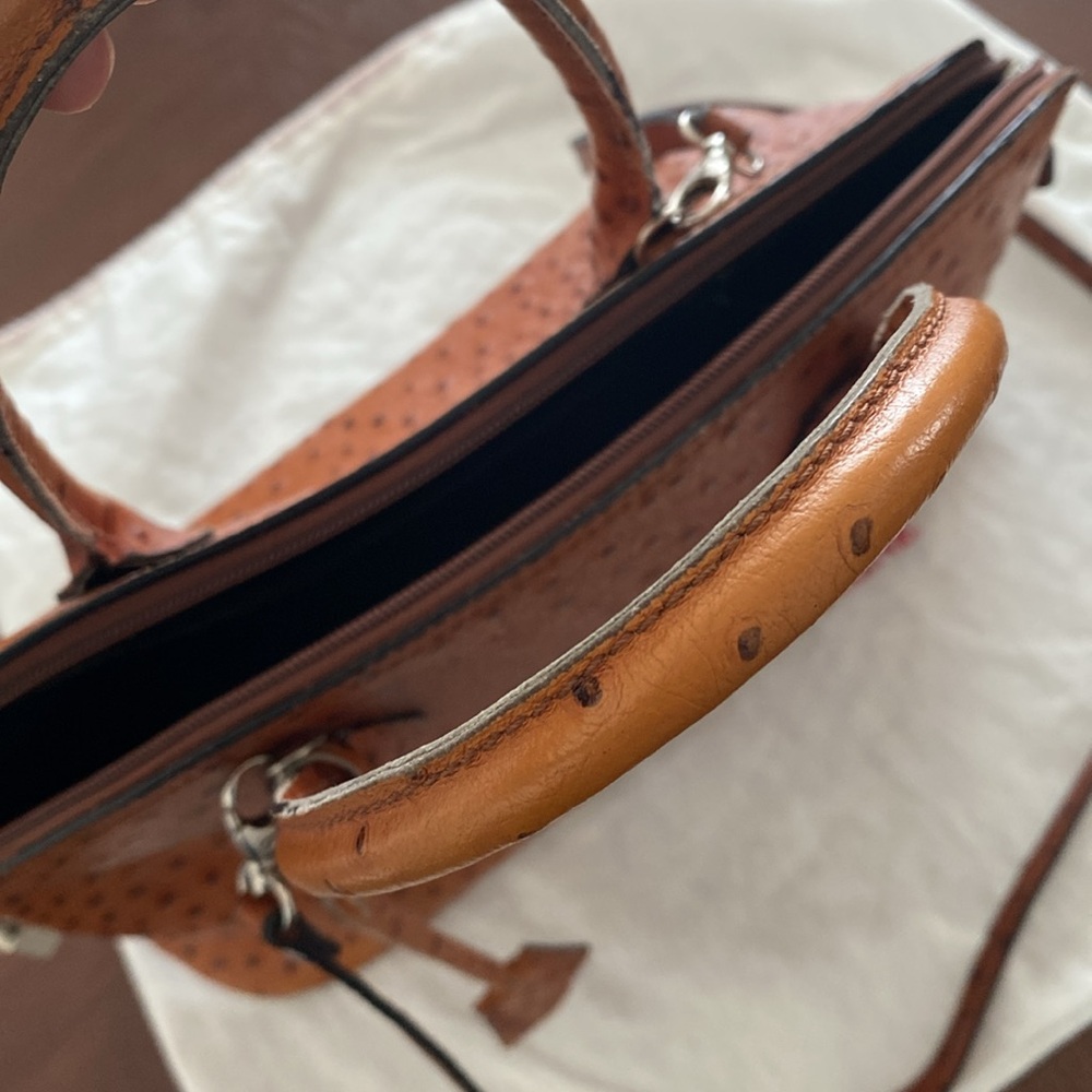 Gorgeous Leather Locking Satchel - Includes Lock & Key - Picture 16 of 17